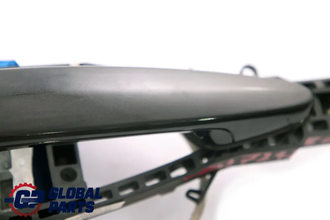 Asidero trasero izquierdo completo Nero Sapphire 475 para BMW F20 LCI con número de pieza 7242566 BMW F20 LCI Asidero trasero izquierdo completo Nero Sapphire 475 - SKU 7242566-BS3 - Número de pieza 7242566