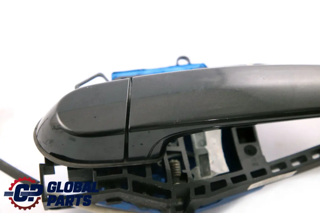 Asidero trasero izquierdo completo Nero Sapphire 475 para BMW F20 LCI con número de pieza 7242566 BMW F20 LCI Asidero trasero izquierdo completo Nero Sapphire 475 - SKU 7242566-BS3 - Número de pieza 7242566