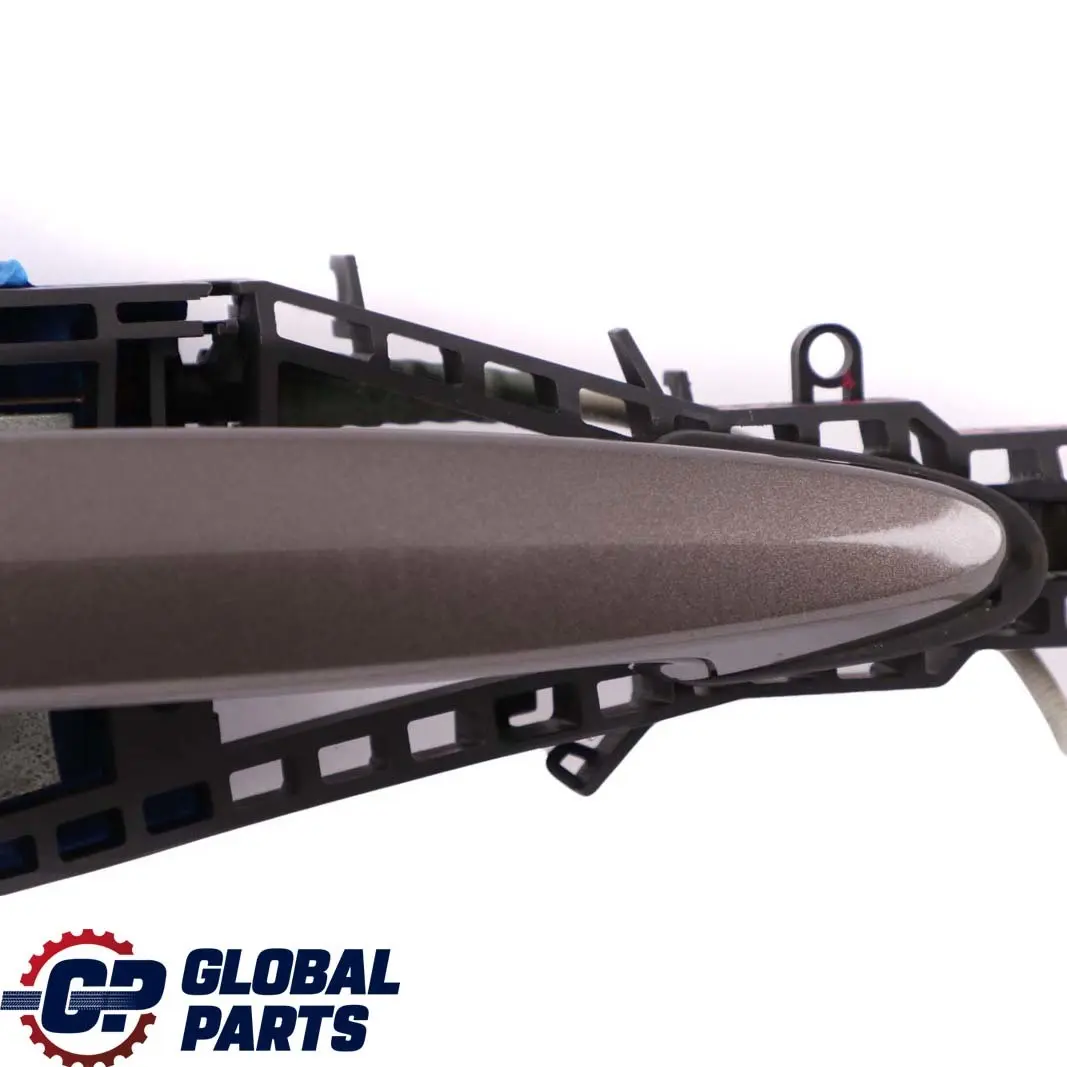 Poignée de Porte Extérieure Arrière Gauche Mineral Grau Metallic B39 pour BMW F30 F31 à propos du numéro de pièce 7242567 BMW F30 F31 Poignée de Porte Extérieure Arrière Gauche Mineral Grau Metallic B39 - SKU 7242567-MG - Numéro de pièce 7242567