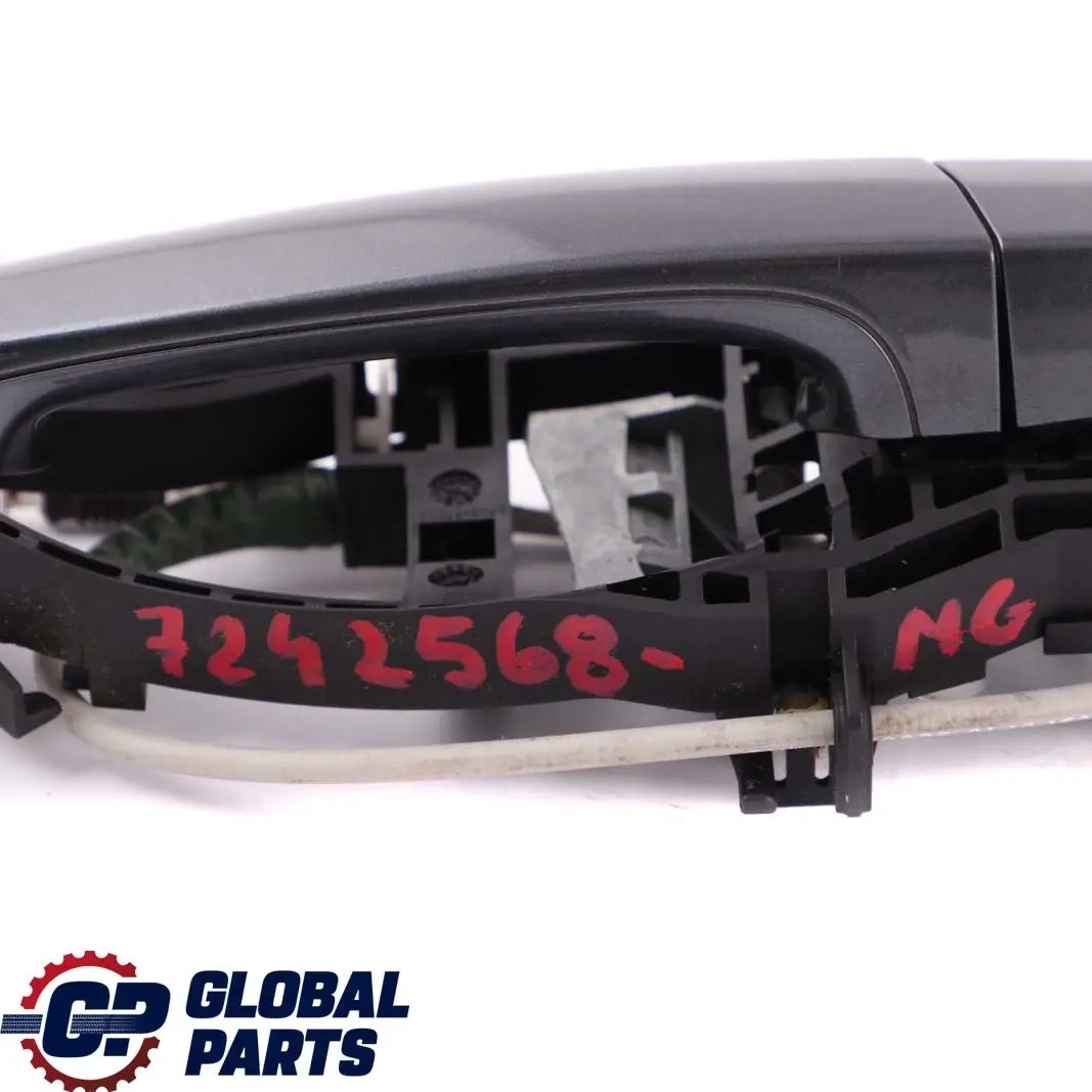 Klamka Zewnetrzna Drzwi Tył Prawy Szara do BMW F30 F31 o numerze 7242568 BMW F30 F31 Klamka Zewnetrzna Drzwi Tył Prawy Szara - SKU 7242568-MG - Numer Części 7242568