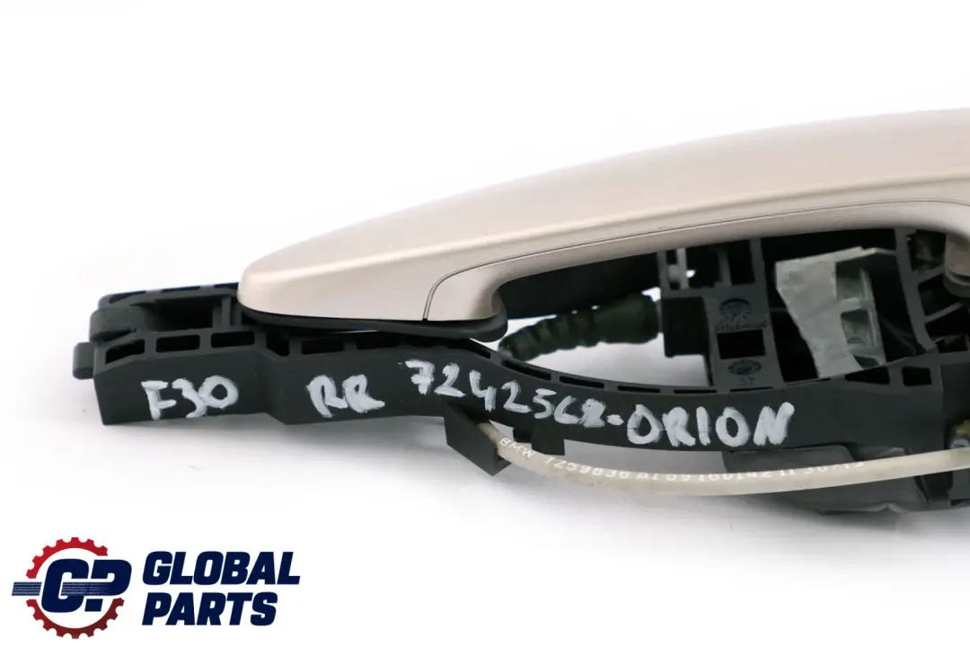 Türgriff Hinten Rechts Orionsilber Silber Metallic A92 für BMW 3 er F30 F31 mit Teilenummer 7242568 BMW 3 er F30 F31 Türgriff Hinten Rechts Orionsilber Silber Metallic A92 - SKU 7242568-ORION - Teilenummer 7242568