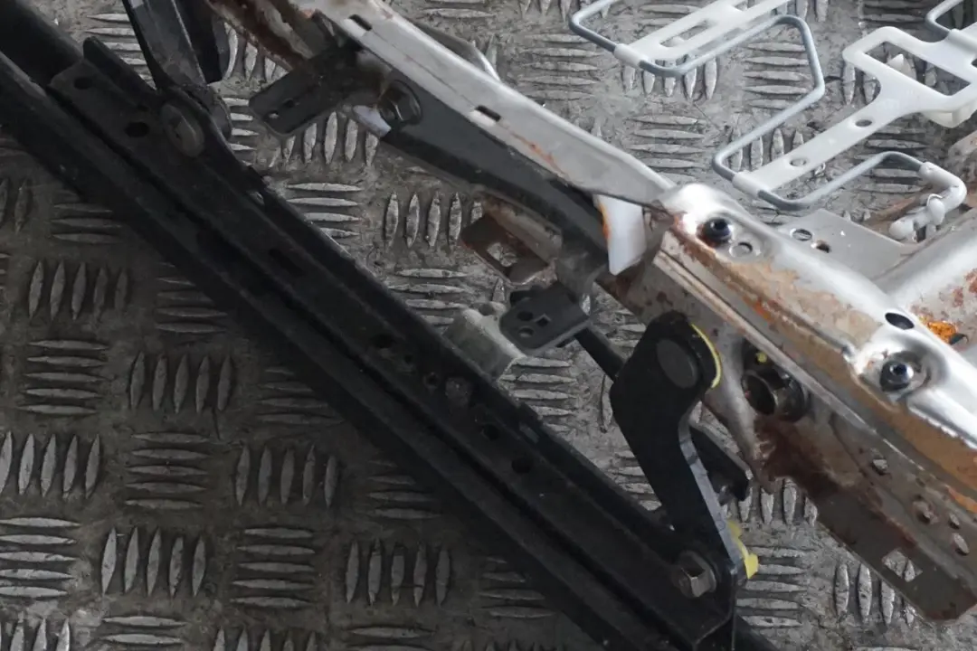 Front Right O/S Seat Frame Backrest Mechanism to BMW 1 3 4 Series F20 F30 F31 F34 with Part number 7243524 BMW 1 3 4 Series F20 F30 F31 F34 Front Right O/S Seat Frame Backrest Mechanism - SKU 7243524 - Part number 7243524