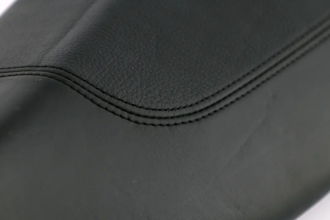 Lateral Acabado Esquina Cuero Negro Asiento Trasero Derecho para BMW E81 E82 con número de pieza 6984878 BMW E81 E82 Lateral Acabado Esquina Cuero Negro Asiento Trasero Derecho - SKU 7247150 - Número de pieza 6984878