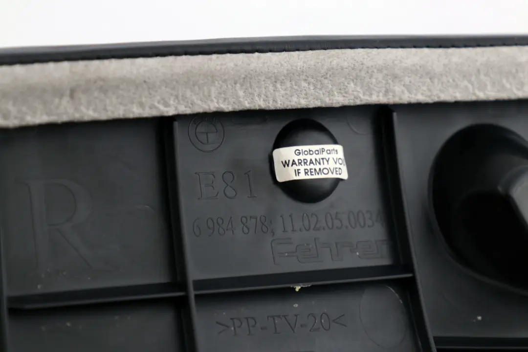 Boczek bok kanapy prawy tył skóra do BMW E81 E82 o numerze 6984878 BMW E81 E82 Boczek bok kanapy prawy tył skóra - SKU 7247150 - Numer Części 6984878