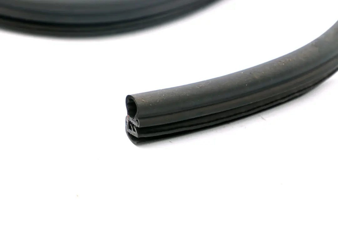 Junta Borde Puerta Trasera Izquierda Derecha para BMW E90 con número de pieza 7247260 BMW E90 Junta Borde Puerta Trasera Izquierda Derecha - SKU 7247260 - Número de pieza 7247260