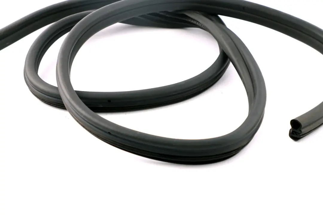 Junta Borde Puerta Trasera Izquierda Derecha para BMW E90 con número de pieza 7247260 BMW E90 Junta Borde Puerta Trasera Izquierda Derecha - SKU 7247260 - Número de pieza 7247260