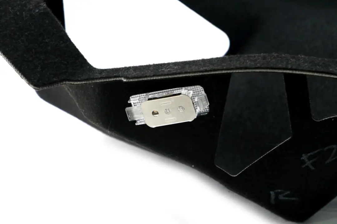 Obudowa dywan tapicerka bagażnika prawa do BMW F20 o numerze 7249618 BMW F20 Obudowa dywan tapicerka bagażnika prawa - SKU 7249618 - Numer Części 7249618