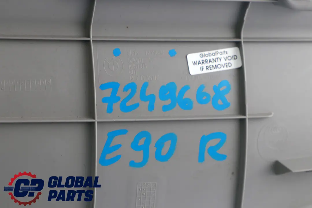 Tapa Columna C Derecha Panel Gris 7249660 para BMW Serie 3 E90 LCI E90N con número de pieza 7249668 BMW Serie 3 E90 LCI E90N Tapa Columna C Derecha Panel Gris 7249660 - SKU 7249668 - Número de pieza 7249668