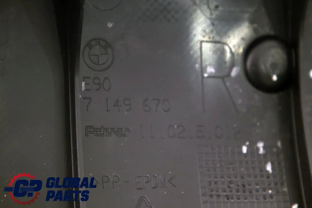 Rücksitz Bezug Seitenteil Hinten Rechts Leder Impuls Anthrazit für BMW 3 E90 Sedan mit Teilenummer 7251942 BMW 3 E90 Sedan Rücksitz Bezug Seitenteil Hinten Rechts Leder Impuls Anthrazit - SKU 7251942 - Teilenummer 7251942