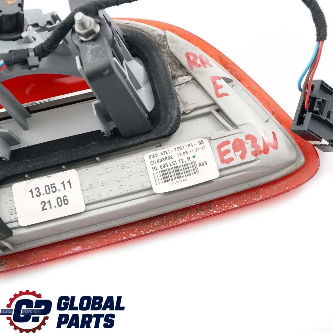 Luz trasera derecha en tapa maletero para BMW E93 LCI con número de pieza 7252784 BMW E93 LCI Luz trasera derecha en tapa maletero - SKU 7252784 - Número de pieza 7252784