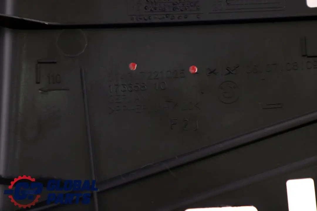 Colonna B Rivestimento Pannello Superiore Sinistro Nero per BMW F20 con numero di parte 7221025 BMW F20 Colonna B Rivestimento Pannello Superiore Sinistro Nero - SKU 7253327 - Numero di parte 7221025