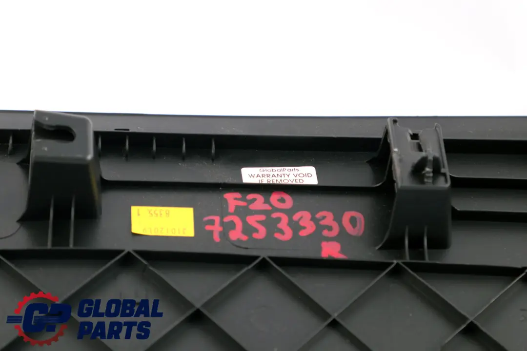 Columna C Pilar Derecho Recorte Cubierta Panel Negro para BMW F20 con número de pieza 7253330 BMW F20 Columna C Pilar Derecho Recorte Cubierta Panel Negro - SKU 7253330 - Número de pieza 7253330