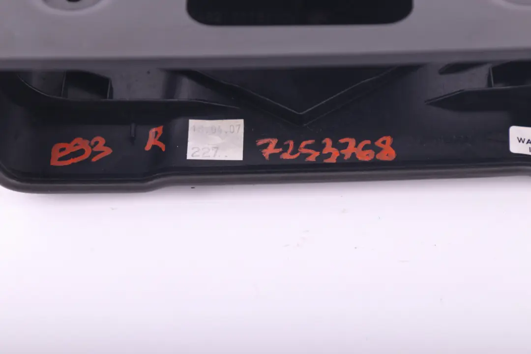 Asiento Negro Reposacabezas Cubierta Derecha para BMW E93 LCI con número de pieza 7253768 BMW E93 LCI Asiento Negro Reposacabezas Cubierta Derecha - SKU 7253768 - Número de pieza 7253768