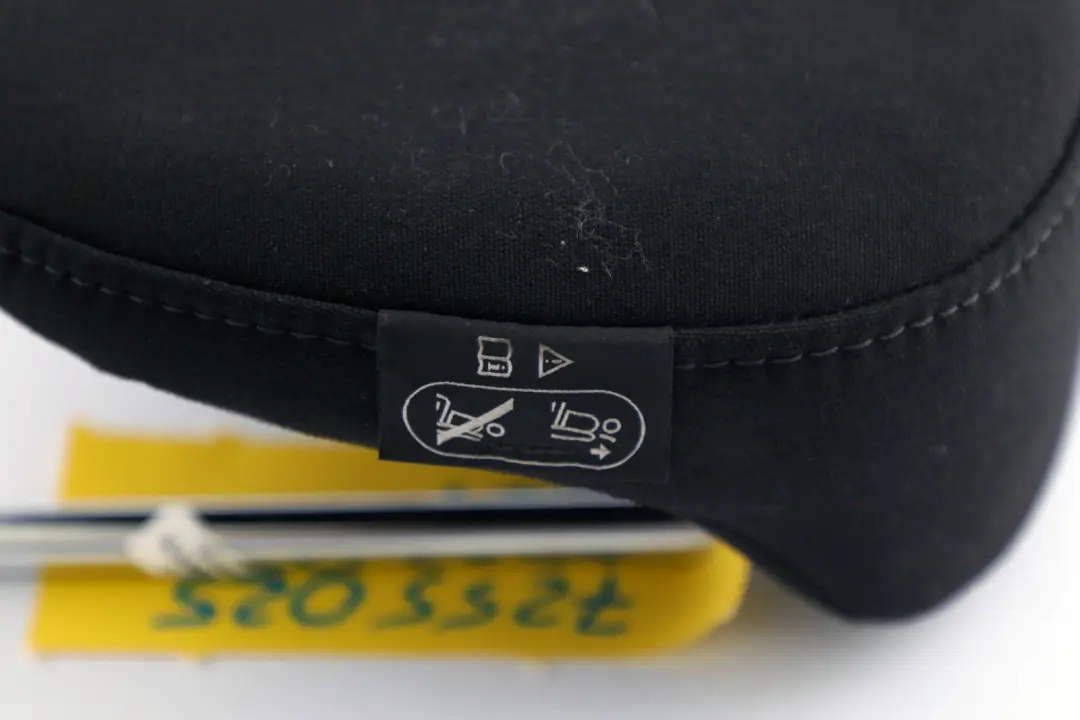 Poggiatesta Sedile Posteriore Tessuto Poggiatesta Nero per Mini R57 Cabrio con numero di parte 7255025 Mini R57 Cabrio Poggiatesta Sedile Posteriore Tessuto Poggiatesta Nero - SKU 7255025 - Numero di parte 7255025