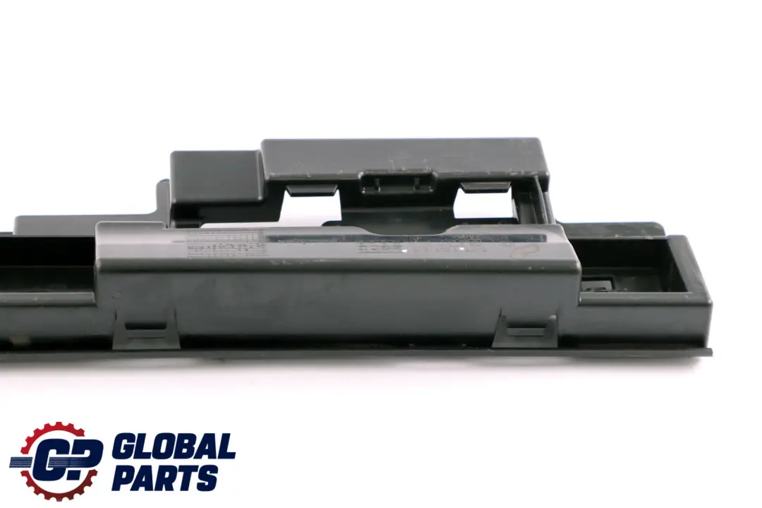 Ślizg Mocowanie Progu Prawe do BMW F30 F31 LCI o numerze 7256918 BMW F30 F31 LCI Ślizg Mocowanie Progu Prawe - SKU 7256918 - Numer Części 7256918