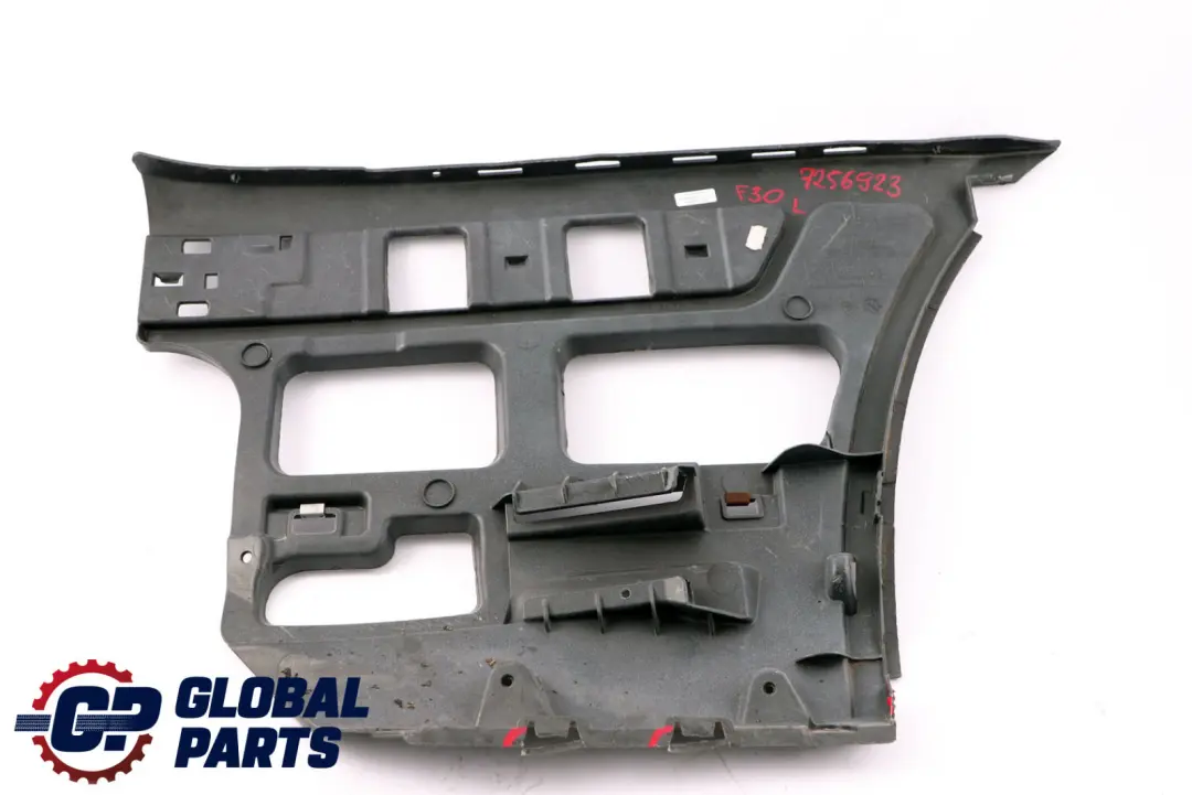 Guida per lato paraurti posteriore sinistro 7135599 per BMW F30 con numero di parte 7256923 BMW F30 Guida per lato paraurti posteriore sinistro 7135599 - SKU 7256923 - Numero di parte 7256923