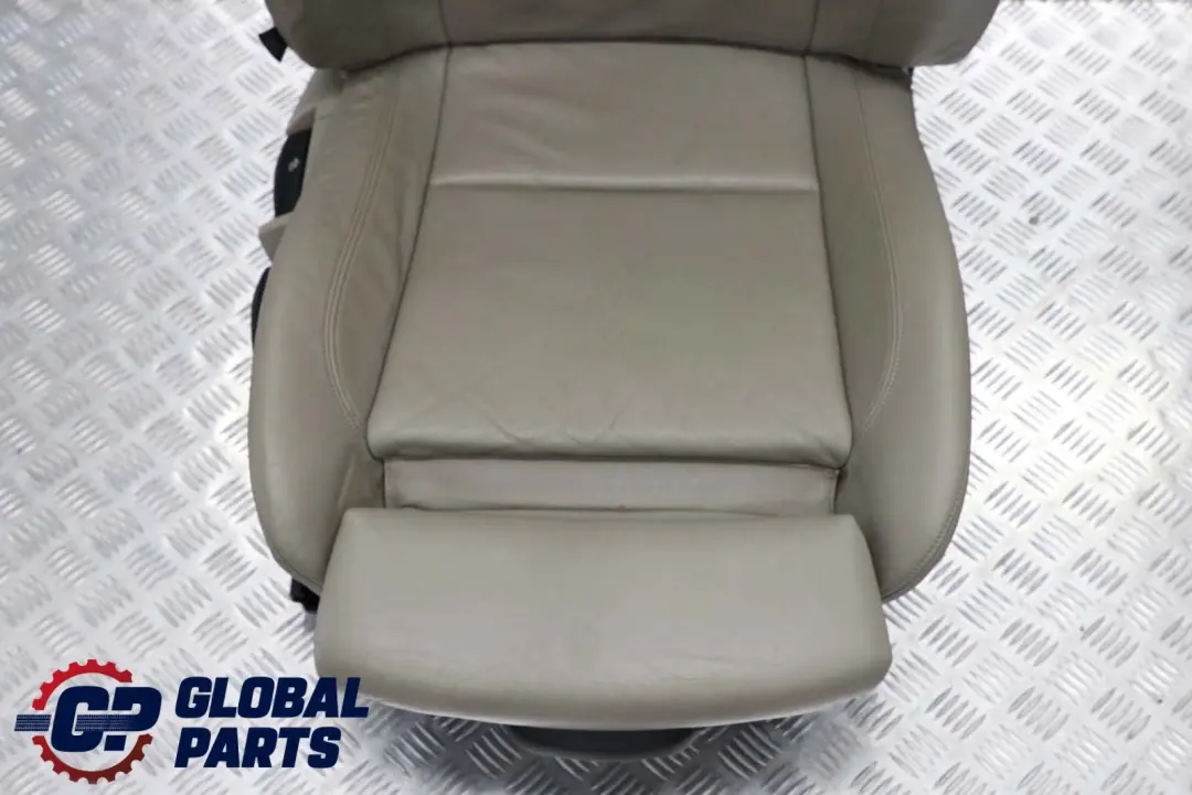 Fotel prawy przód skóra SPORT do BMW E88 CABRIO o numerze 7257490 BMW E88 CABRIO Fotel prawy przód skóra SPORT - SKU 7257490 - Numer Części 7257490