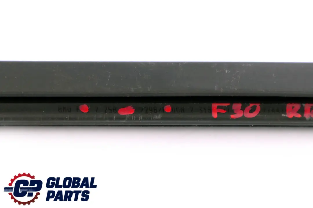 Moldura Burlete Interior Puerta Trasera Derecha para BMW F30 F31 con número de pieza 7258298 BMW F30 F31 Moldura Burlete Interior Puerta Trasera Derecha - SKU 7258298 - Número de pieza 7258298