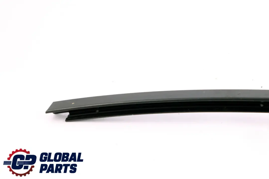 Coperchio guida finestrino posteriore sinistro per BMW Serie 3 F30 con numero di parte 7258301 BMW Serie 3 F30 Coperchio guida finestrino posteriore sinistro - SKU 7258301 - Numero di parte 7258301