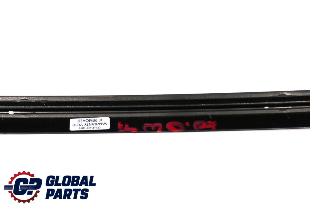 Delantero Derecho Puerta Ventana Acabado Marco Lateral para BMW F30 F80 M3 con número de pieza 7258334 BMW F30 F80 M3 Delantero Derecho Puerta Ventana Acabado Marco Lateral - SKU 7258334 - Número de pieza 7258334