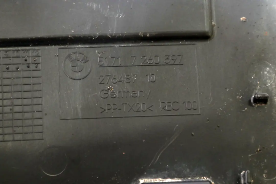 Tapa De Acceso A La Bombilla Del Faro Delantero para BMW F20 F21 F22 F30 F31 con número de pieza 7260397 BMW F20 F21 F22 F30 F31 Tapa De Acceso A La Bombilla Del Faro Delantero - SKU 7260397 - Número de pieza 7260397