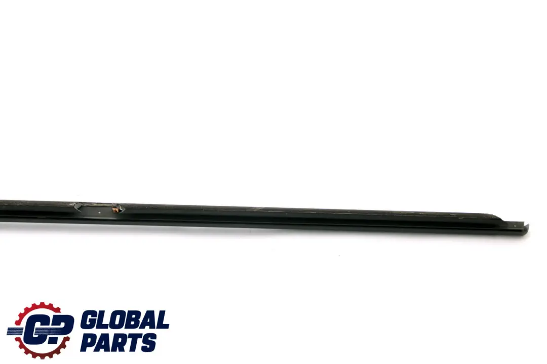 Canale Guarnizione Porta Esterna Posteriore Sinistra Lucido Glanzschwarz per BMW F30 con numero di parte 7260543 BMW F30 Canale Guarnizione Porta Esterna Posteriore Sinistra Lucido Glanzschwarz - SKU 7260543 - Numero di parte 7260543