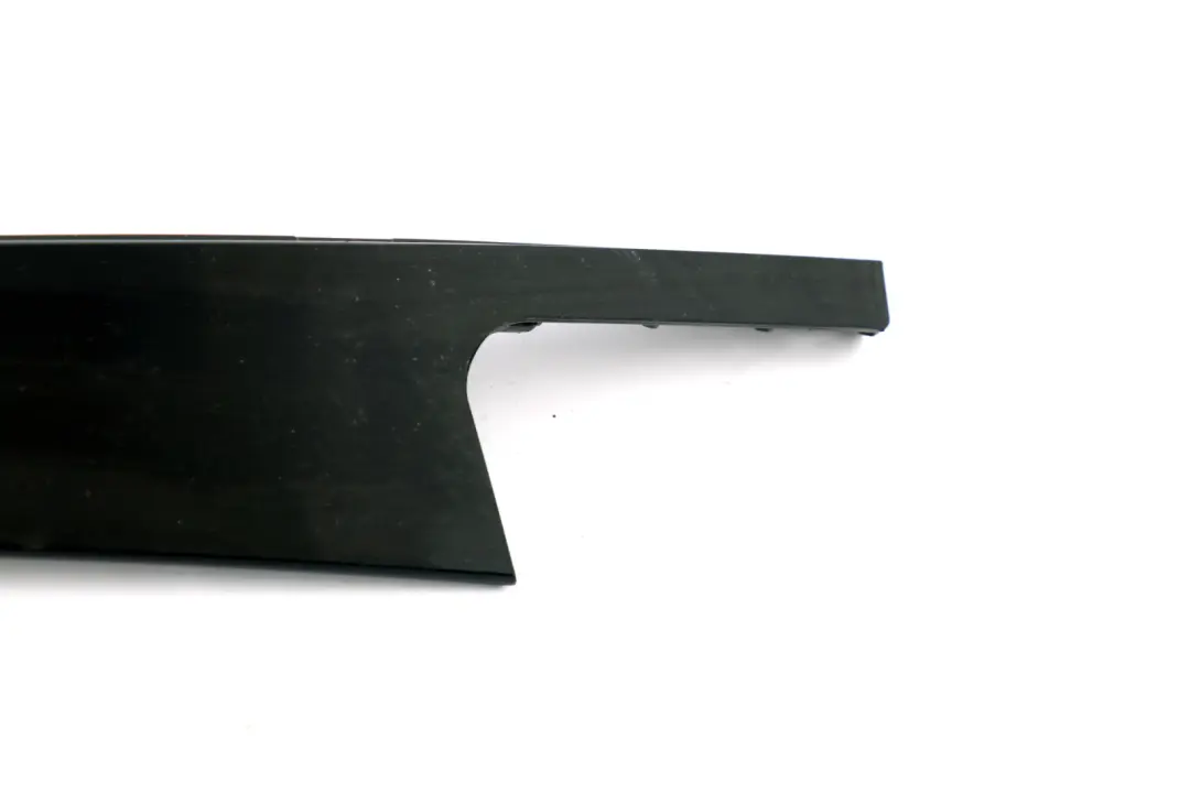 Acabado Pilar B Exterior Izquierdo Alto Brillo para BMW F30 F31 LCI con número de pieza 7263379 BMW F30 F31 LCI Acabado Pilar B Exterior Izquierdo Alto Brillo - SKU 7263379 - Número de pieza 7263379