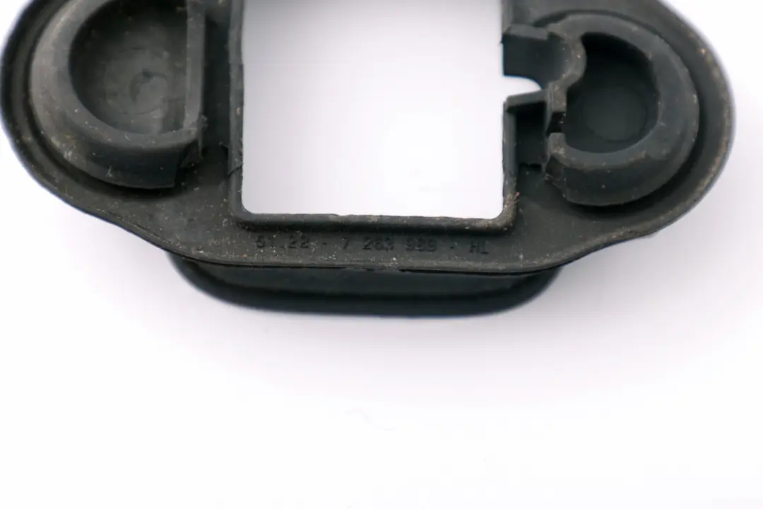 Uszczelka Guma Drzwi Lewy Tył do BMW F30 F31 F80 M3 o numerze 7263989 BMW F30 F31 F80 M3 Uszczelka Guma Drzwi Lewy Tył - SKU 7263989 - Numer Części 7263989