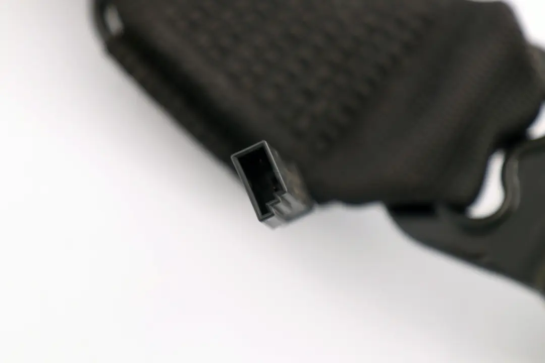 Pas bezpieczeństwa zapinka zaczep lewy do BMW F20 F30 o numerze 7266352 BMW F20 F30 Pas bezpieczeństwa zapinka zaczep lewy - SKU 7266352 - Numer Części 7266352