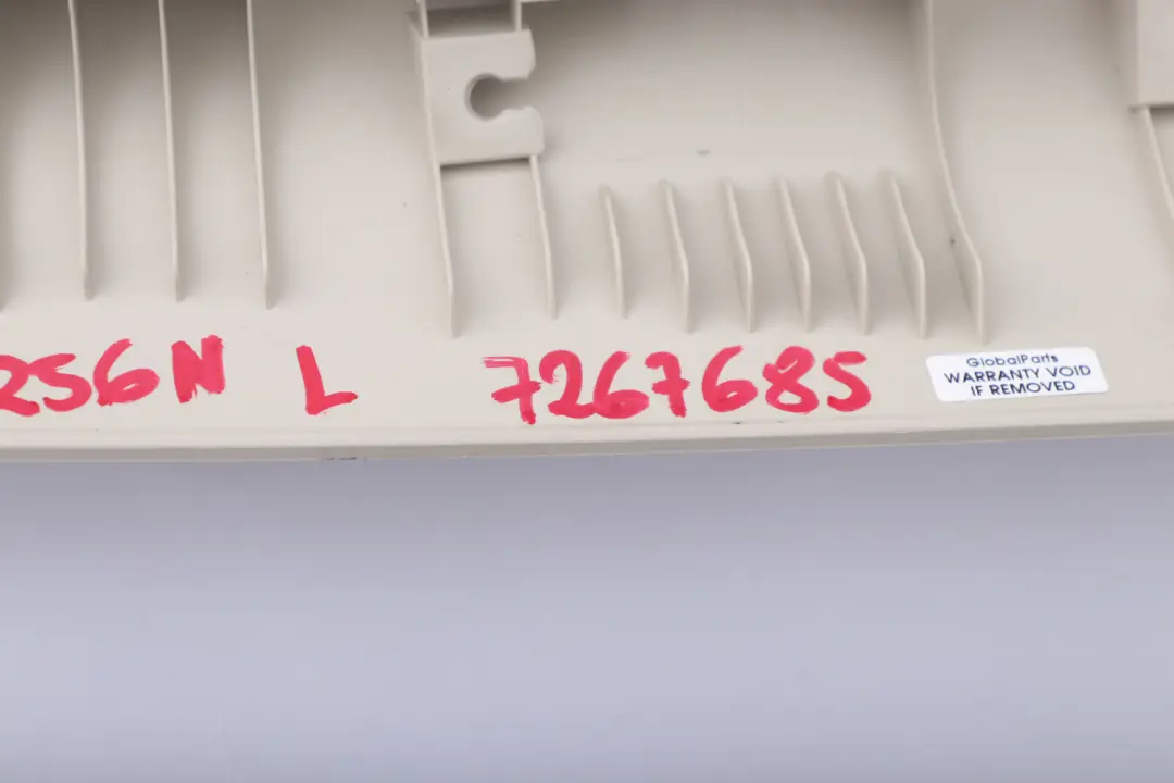 Osłona słupka lewy przód 7141553 do MINI R55 R56 LCI o numerze 7267685 MINI R55 R56 LCI Osłona słupka lewy przód 7141553 - SKU 7267685 - Numer Części 7267685