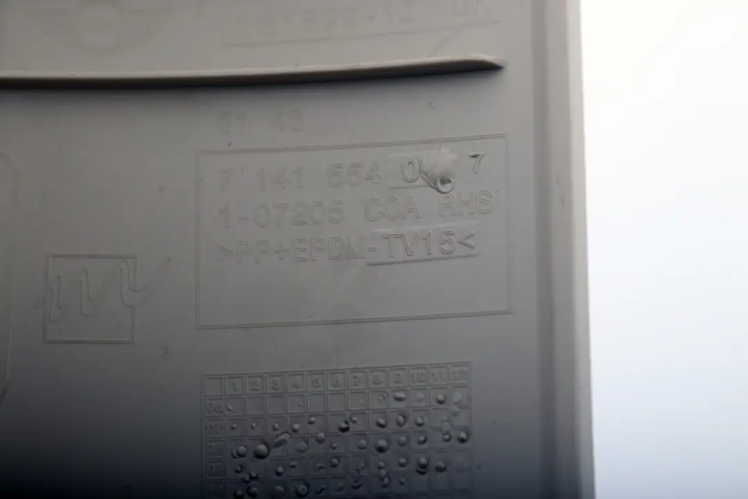 Embellecedor Columna A Derecha Beige Claro 7141554 para Mini R55 R56 LCI con número de pieza 7267686 Mini R55 R56 LCI Embellecedor Columna A Derecha Beige Claro 7141554 - SKU 7267686 - Número de pieza 7267686