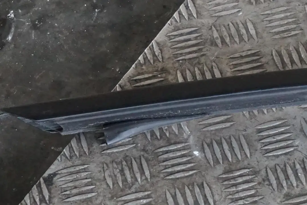 Roof Moulding Trim Strip Side Frame Left N/S Black to BMW 1 2 Series F21 F22 with Part number 7267915 BMW 1 2 Series F21 F22 Roof Moulding Trim Strip Side Frame Left N/S Black - SKU 7267915-1 - Part number 7267915