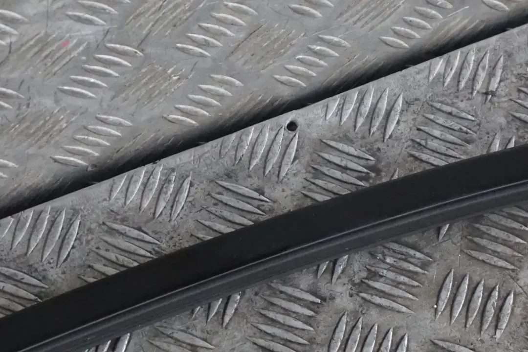 Roof Moulding Trim Strip Side Frame Right O/S Black to BMW 1 2 Series F21 F22 with Part number 7267916 BMW 1 2 Series F21 F22 Roof Moulding Trim Strip Side Frame Right O/S Black - SKU 7267916-1 - Part number 7267916