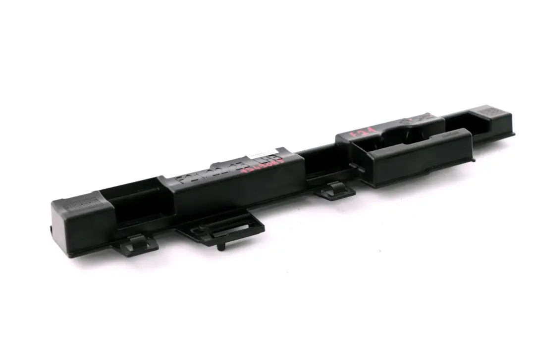 Ślizg Mocowanie Progu Lewe do BMW F21 F22 o numerze 7349085 BMW F21 F22 Ślizg Mocowanie Progu Lewe - SKU 7268075 - Numer Części 7349085