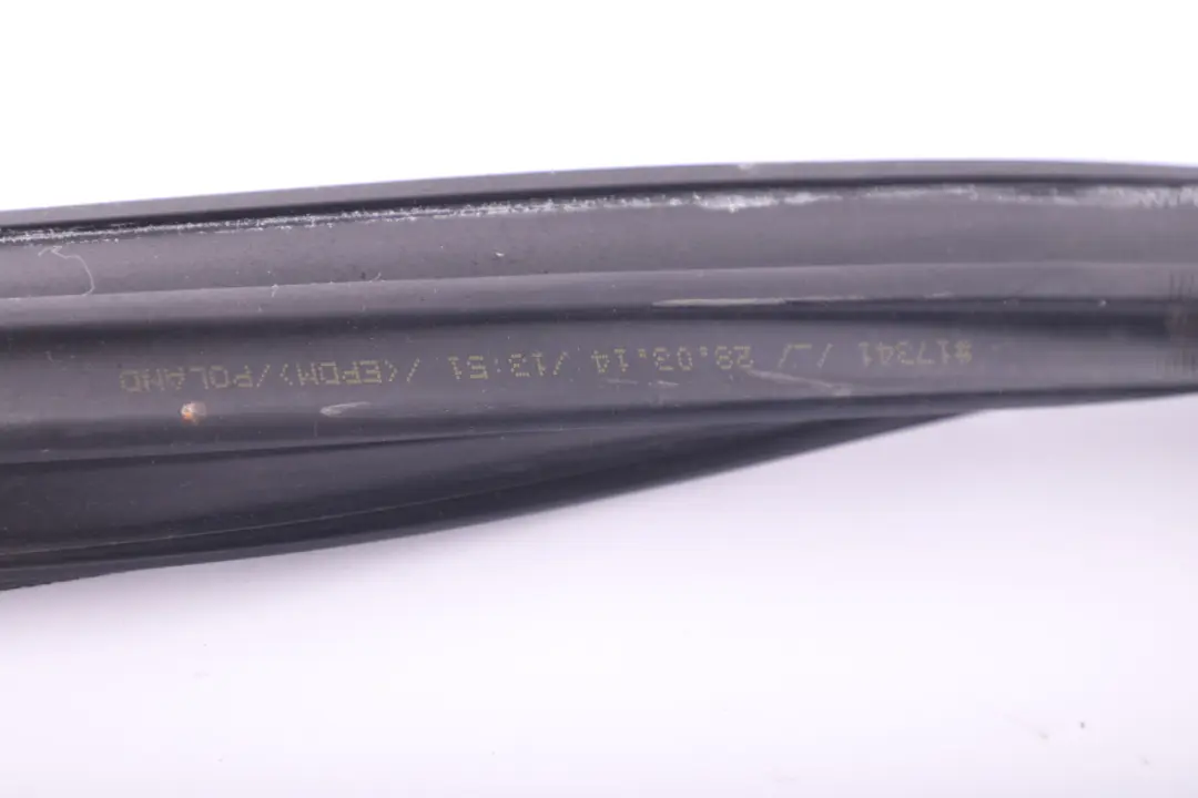 Guia Ventana Izquierda Sello Puerta Delantera para BMW 1 F21 F22 F23 F87 con número de pieza 7268419 BMW 1 F21 F22 F23 F87 Guia Ventana Izquierda Sello Puerta Delantera - SKU 7268419 - Número de pieza 7268419