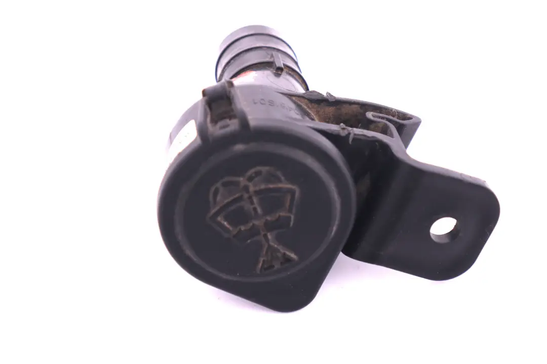 Klapka Wlew Płynu Spryskiwaczy BMW E60 E64 R55 R56 do o numerze 7268513 Klapka Wlew Płynu Spryskiwaczy BMW E60 E64 R55 R56 - SKU 7268513 - Numer Części 7268513