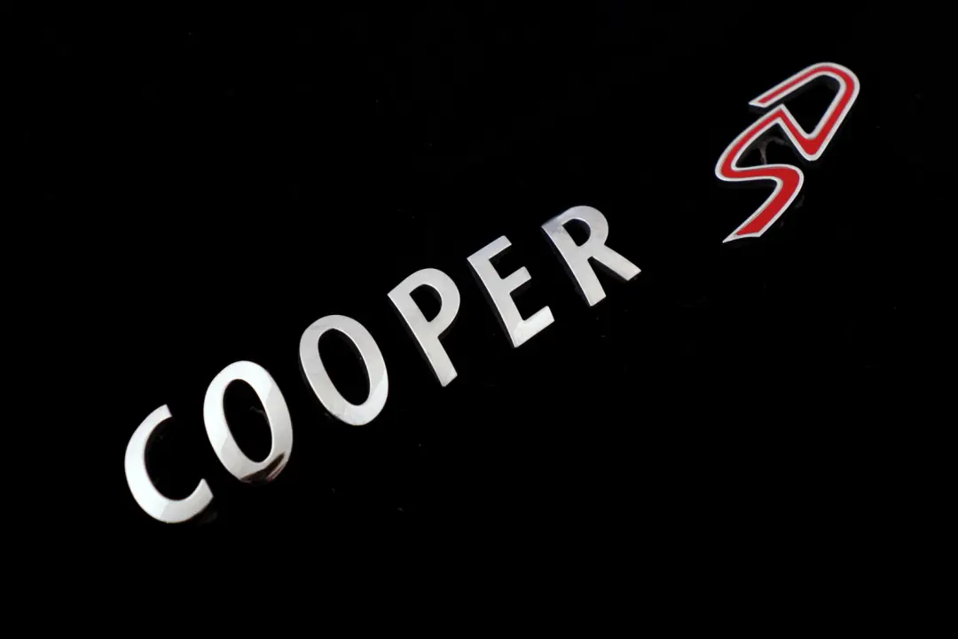 Napis Znaczek Logo COOPER SD do Mini Cooper One R56 LCI F55 F56 F57 o numerze 7268514 Mini Cooper One R56 LCI F55 F56 F57 Napis Znaczek Logo COOPER SD - SKU 7268514 - Numer Części 7268514