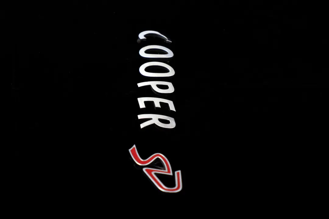 Scritta Emblema Logo COOPER SD per Mini Cooper One R56 LCI F55 F56 F57 con numero di parte 7268514 Mini Cooper One R56 LCI F55 F56 F57 Scritta Emblema Logo COOPER SD - SKU 7268514 - Numero di parte 7268514