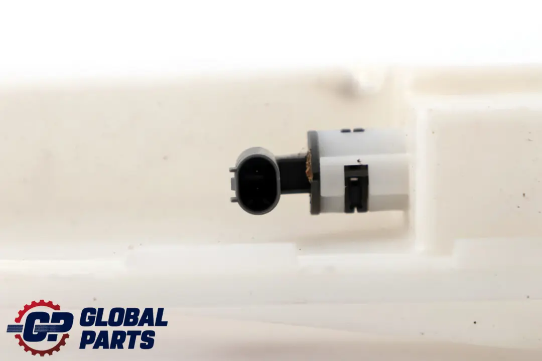 F10N LCI Zbiornik Płynu Spryskiwaczy do BMW F10 o numerze 7196949 BMW F10 F10N LCI Zbiornik Płynu Spryskiwaczy - SKU 7269668 - Numer Części 7196949