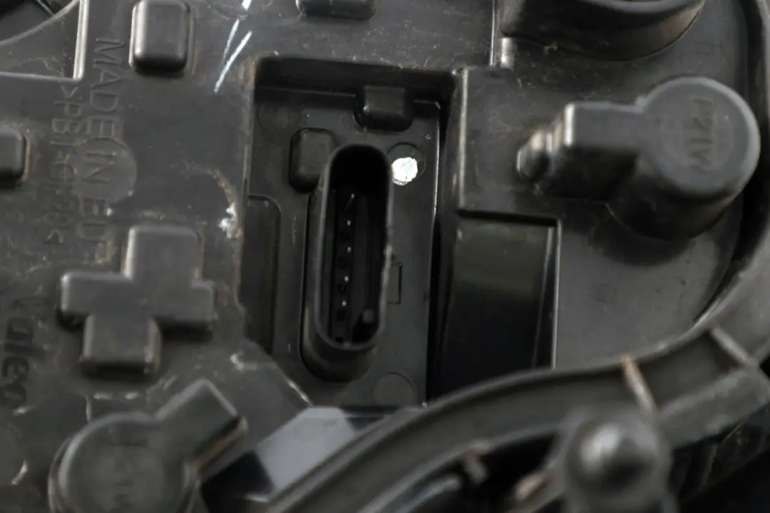 Rücklicht Heck Leuchte Hinten Links Seite Lampe Licht für BMW F20 F21 mit Teilenummer 7270097 BMW F20 F21 Rücklicht Heck Leuchte Hinten Links Seite Lampe Licht - SKU 7270097 - Teilenummer 7270097