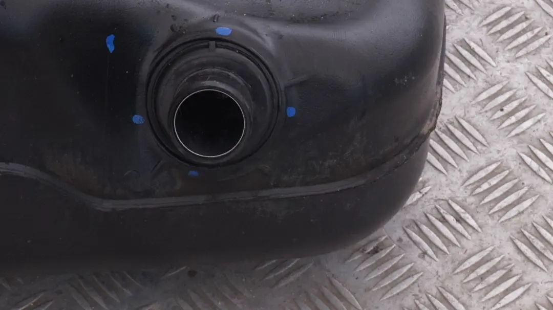 N47N to Mini Clubman Cooper R55 R56 LCI Diesel Fuel Tank 40 L with Part number 7286256 Mini Clubman Cooper R55 R56 LCI Diesel Fuel Tank 40 L N47N - SKU 7271541 - Part number 7286256