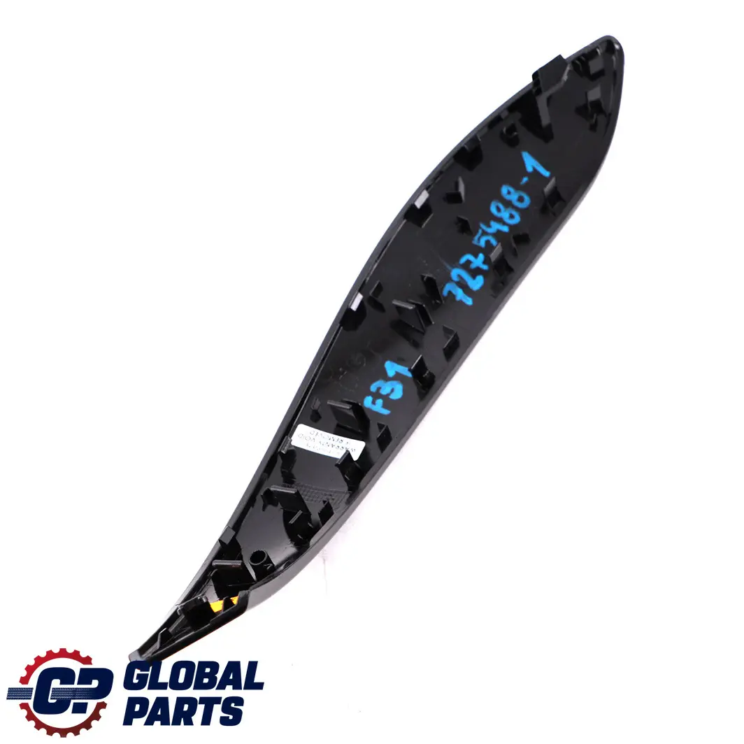 Listwa Osłona Uchwyt Drzwi Prawa Czarna do BMW F30 F31 F32 o numerze 7275488 BMW F30 F31 F32 Listwa Osłona Uchwyt Drzwi Prawa Czarna - SKU 7275488-1 - Numer Części 7275488