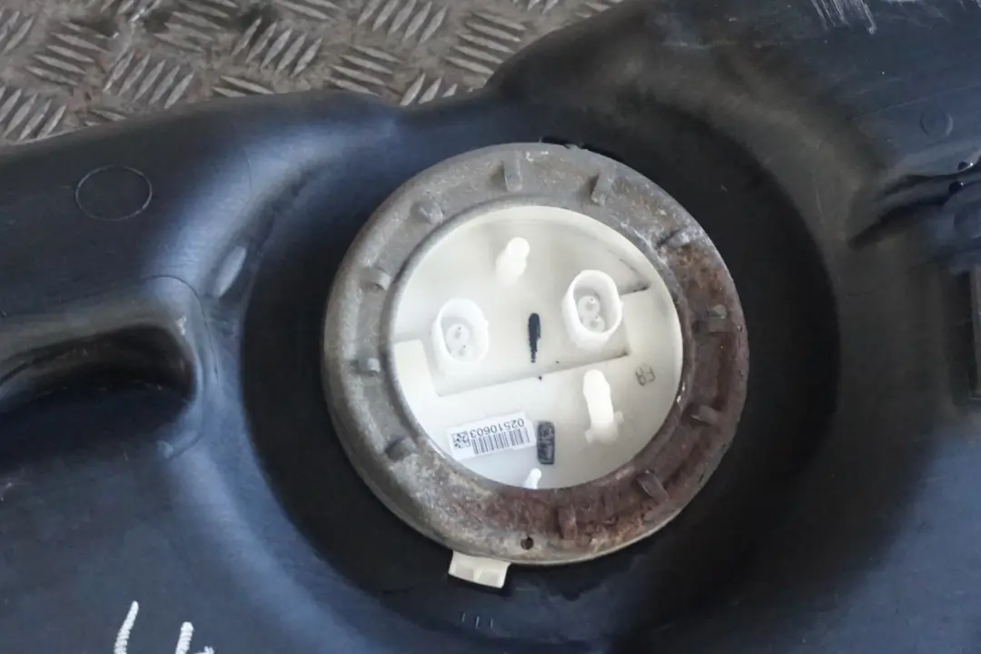 BMW E87 Tanque Combustible Plástico Con Bomba Gasolina 116i N45 118i 120i N46 - SKU 7283797-1 - Número de pieza 7283797
