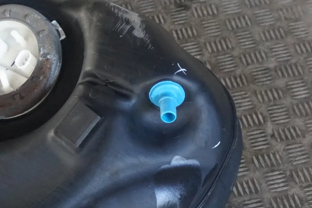 Tanque Combustible Plástico Con Bomba Gasolina 116i N45 118i 120i N46 para BMW E87 con número de pieza 7283797 BMW E87 Tanque Combustible Plástico Con Bomba Gasolina 116i N45 118i 120i N46 - SKU 7283797-1 - Número de pieza 7283797