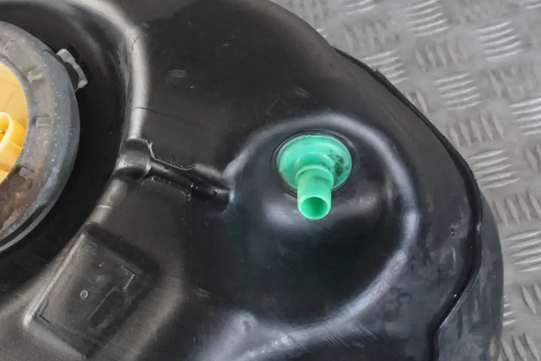 BMW 3 Series E90 E91 E92 E93 Plastic Fuel Tank with Pump Diesel M47N2 M57N2 - SKU 7283802-2 - Part number 16117283802