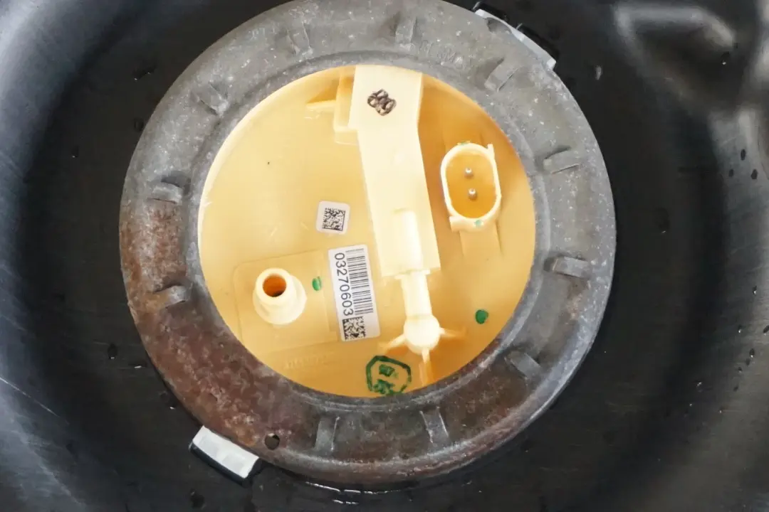 Plastic Fuel Tank with Pump Diesel M47N2 M57N2 to BMW 3 Series E90 E91 E92 E93 with Part number 16117283802 BMW 3 Series E90 E91 E92 E93 Plastic Fuel Tank with Pump Diesel M47N2 M57N2 - SKU 7283802-2 - Part number 16117283802