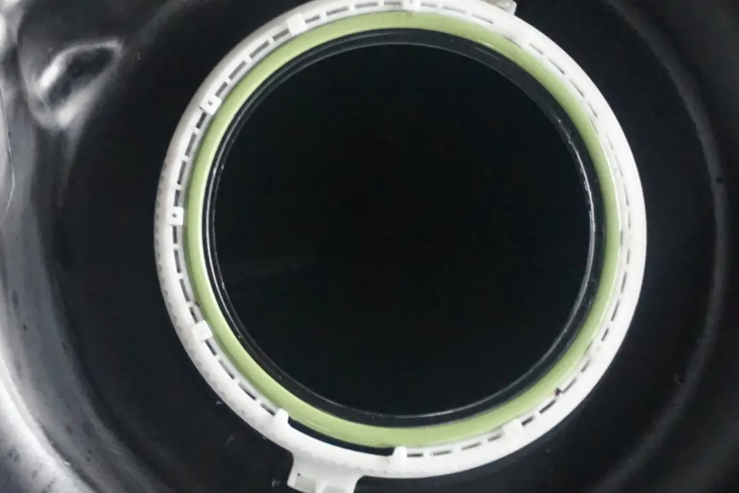 BMW 3 Series E90 E91 E92 LCI Kraftstofftank Kunststoff Diesel - SKU 7283802 - Teilenummer 7283802