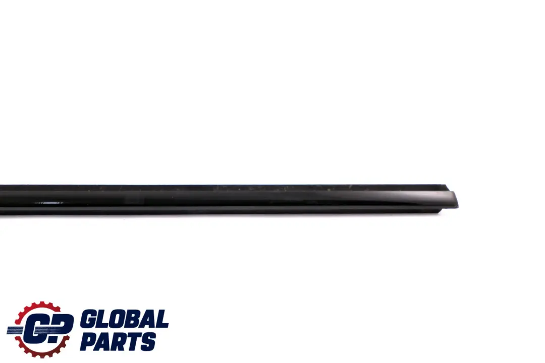 BMW F21 F22 Canal Tira de Sellado Puerta Delantera Izquierda Glanzschwarz - SKU 7284565 - Número de pieza 7284565