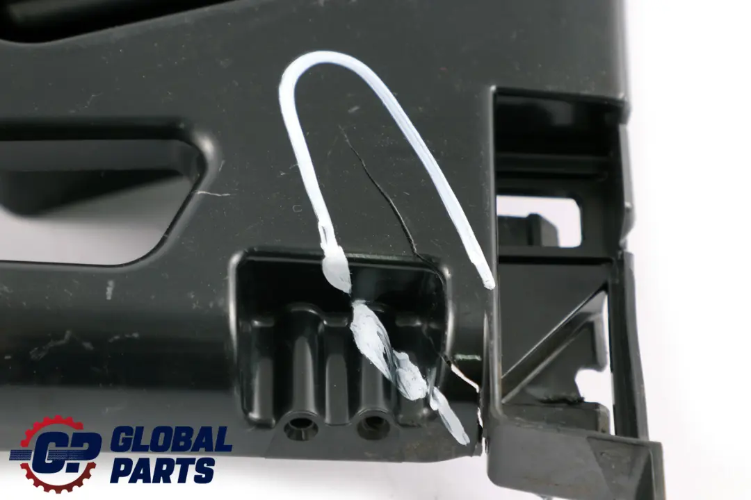 Guía Para Parachoques Trasero Lado Derecho para BMW Serie 2 F22 F23 LCI con número de pieza 7285534 BMW Serie 2 F22 F23 LCI Guía Para Parachoques Trasero Lado Derecho - SKU 7285534 - Número de pieza 7285534