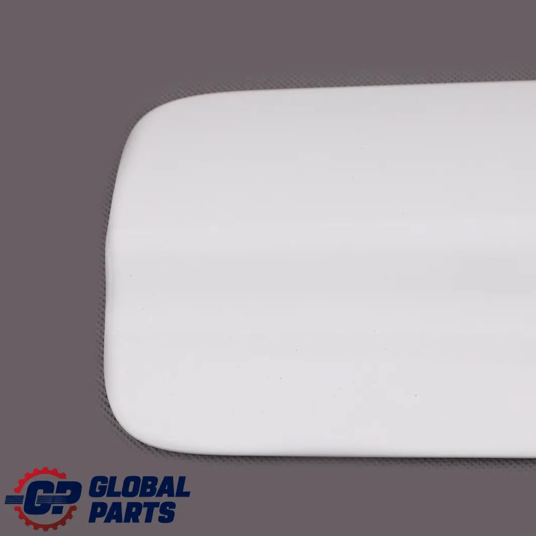 Coperchio del tappo del carburante Alpinweiss III Alpine White 300 per BMW F32 LCI con numero di parte 7286001 BMW F32 LCI Coperchio del tappo del carburante Alpinweiss III Alpine White 300 - SKU 7286001-AW - Numero di parte 7286001